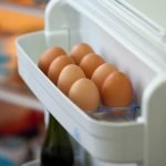 Warum Sie Eier nicht in der Kühlschranktür lagern sollten ➤ Infotime.co