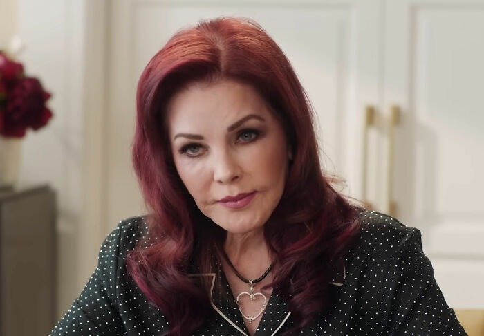Die 80-jährige Priscilla Presley wurde mit schmerzverzerrtem Gesicht in L.A. gesichtet