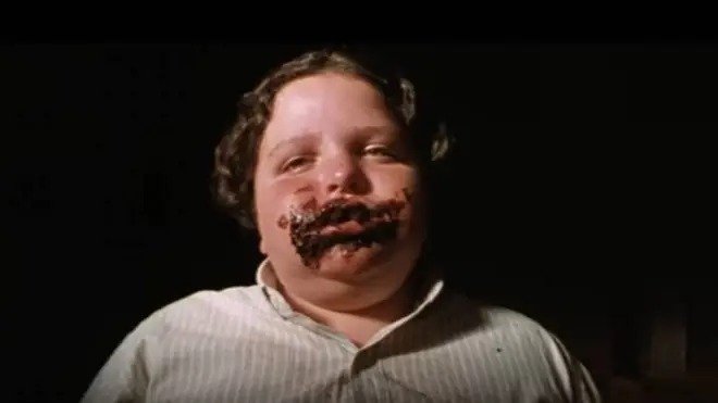 El notable cambio de Bruce respecto a Matilda, el niño que se comió el famoso pastel: Así luce a los 40 años