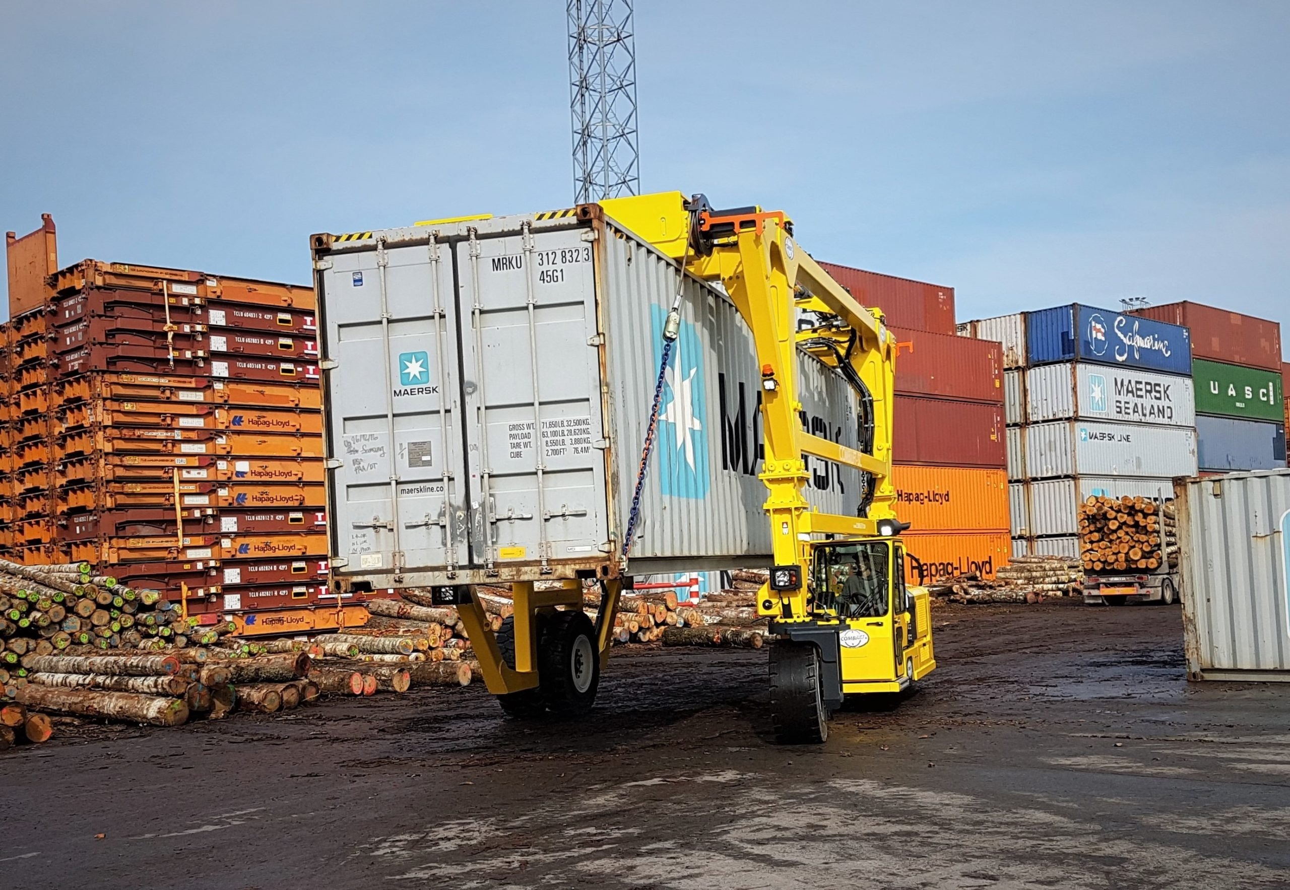 Sie dachten, es sei nur ein verlorener Container – bis sie ihn öffneten