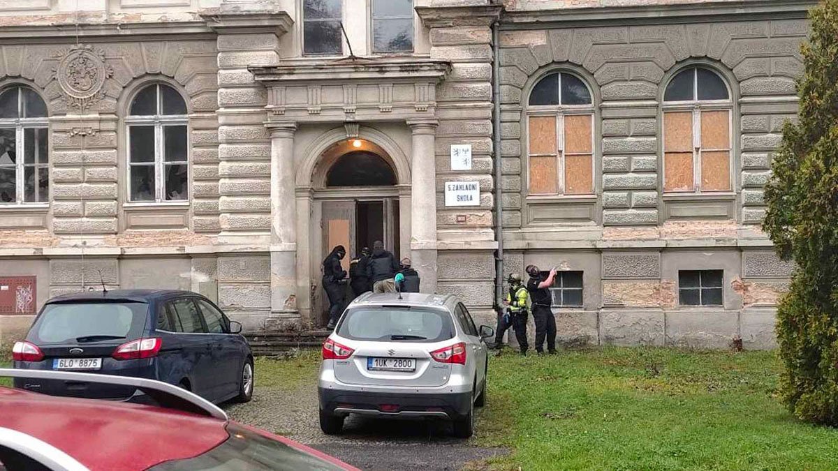 Спецназовцы по ошибке ворвались в школу во время учебы (фото) ➤ Infotime.co