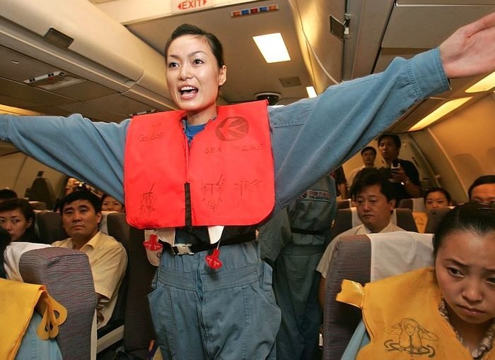 Seseorang meninggal dunia di dalam pesawat. Anda akan terkejut dengan apa yang mereka lakukan terhadapnya ➤ Infotime.co