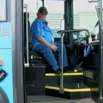 Цей чоловік – найстаріший водій автобуса у світі (фото) ➤ Infotime.co