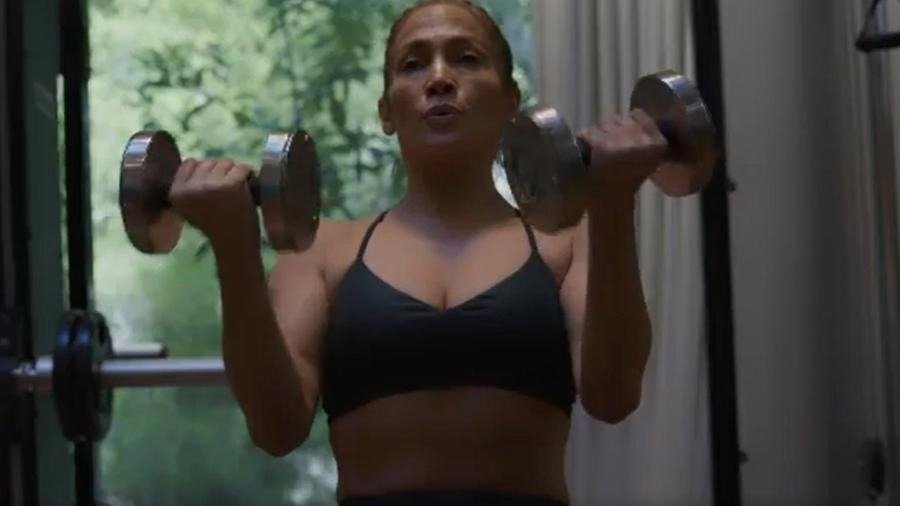 Como Jennifer Lopez se exercita aos 56 anos