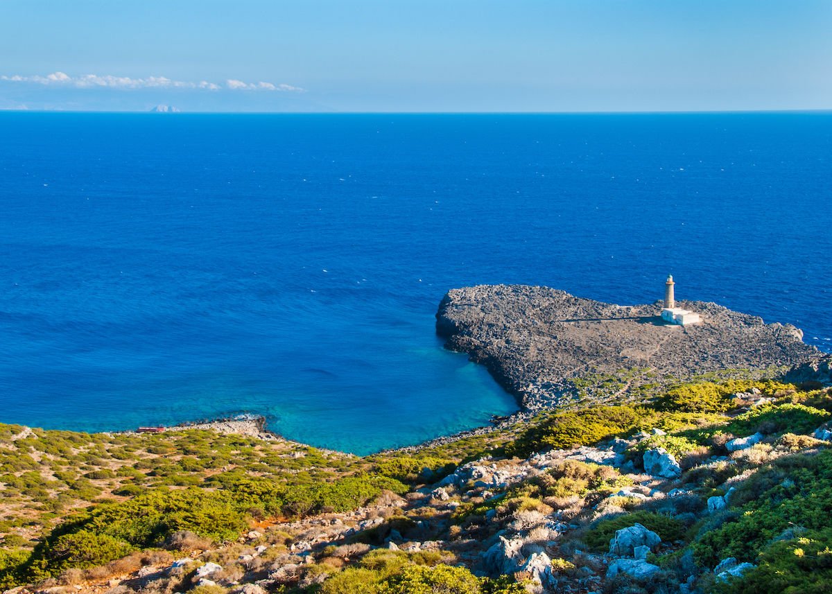 Цей острів платитиме тим, хто переїде та житиме на ньому