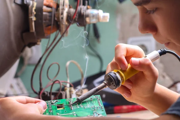 Лютувальник: забута назва звичного інструмента, який є майже в кожному гаражі