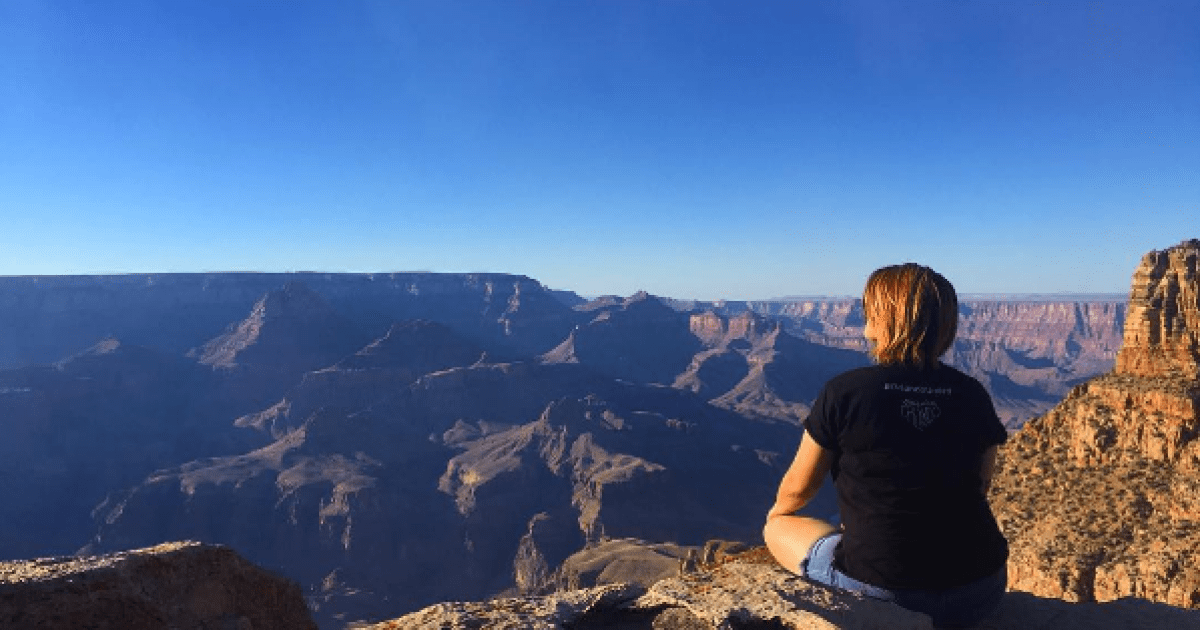 Чоловік скинув вагітну дружину зі скелі під час фотосесії: моторошні подробиці