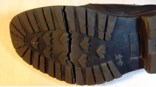 Якщо тріснула підошва взуття: швець поділився простим лайфгаком для швидкого ремонту