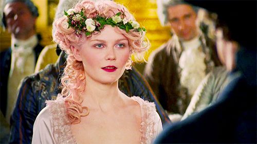 Як фарбували волосся у рожевий і блакитний у 17-18 століттях