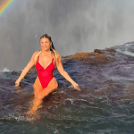 Відео туристки біля водоспаду шокувало через несподівану появу цього ➤ Infotime.co