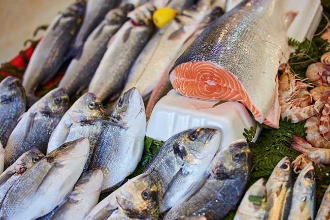Як визначити свіжість риби та уникнути отруєнь: лікар пояснив головні правила