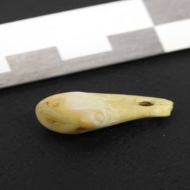 Knochenanhänger: Die gruselige Wahrheit hinter einem alten Foto