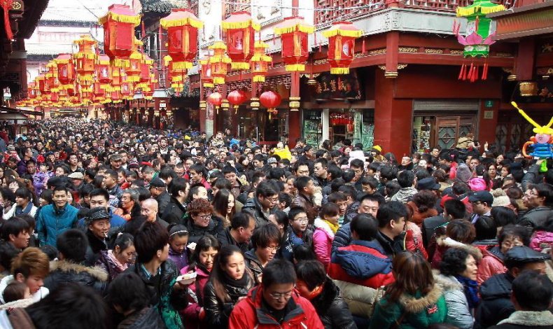 Тысячи людей приехали в глухую деревню по просьбе девушки: вот что она сказала