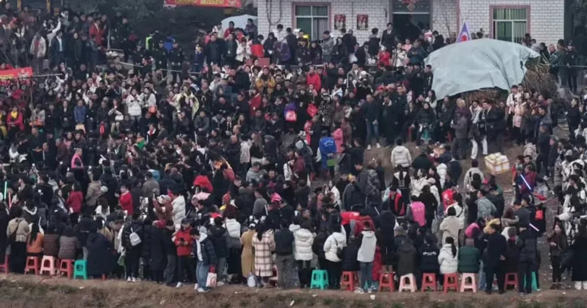 Тысячи людей приехали в глухую деревню по просьбе девушки: вот что она сказала ➤ Infotime.co