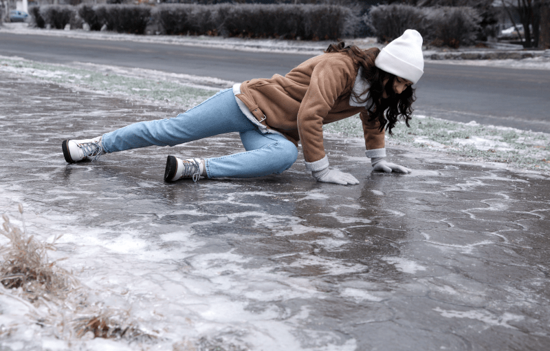 Чем посыпать дорожки ото льда: эксперты назвали девять вариантов ➤ Infotime.co