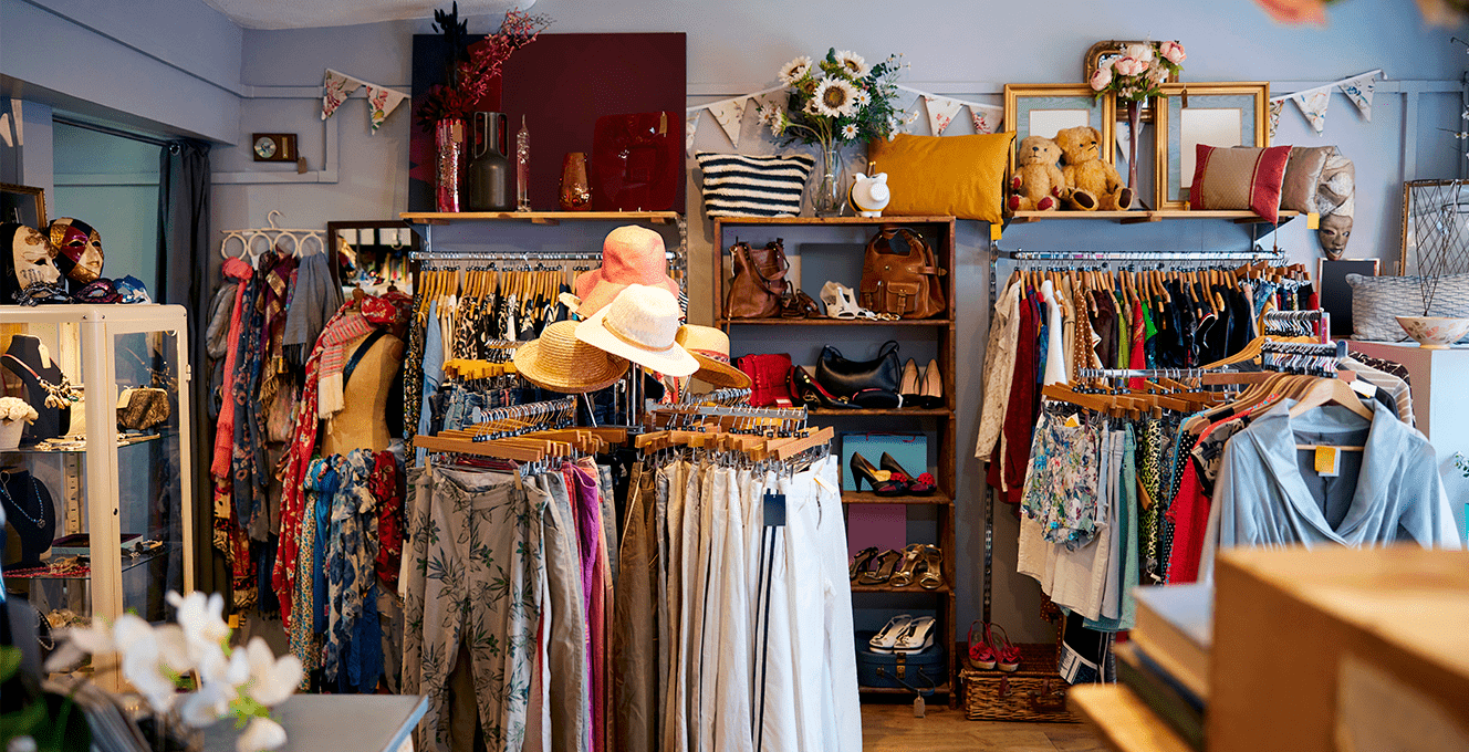 Что не стоит покупать в секонд-хенде: эти вещи принесут проблемы