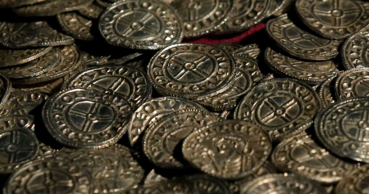 Подружжя в Англії випадково знайшло скарб Тюдорів на сотні тисяч доларів