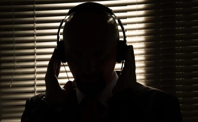 Ексагент ЦРУ пояснив, як спецслужби прослуховують через ґаджети ➤ Infotime.co