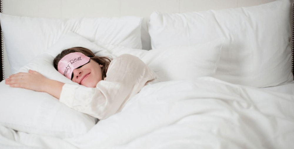 Чому не можна спати головою до дверей