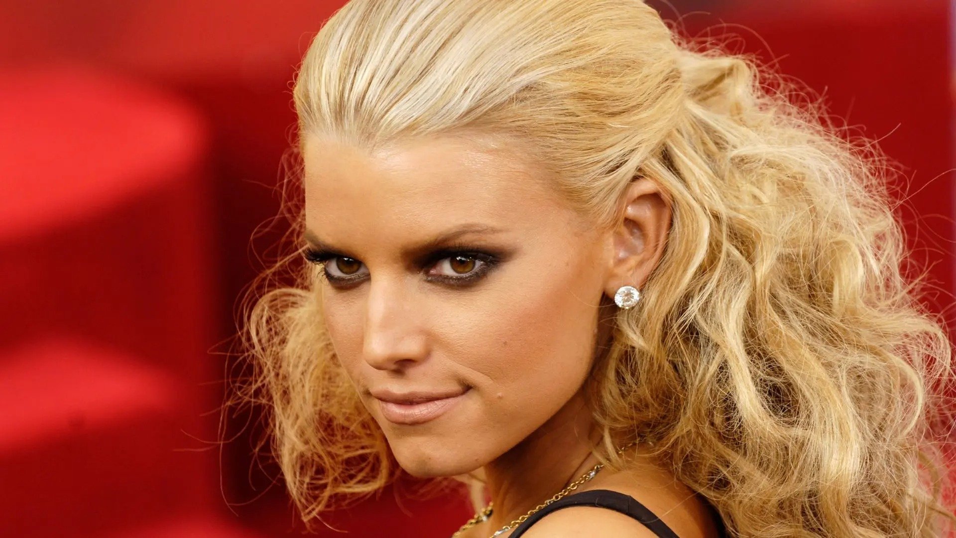 Die peinlichsten Modepannen im Fernsehen – und wie die Stars damit umgingen ➤ Infotime.co