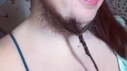 27-річна жінка припинила голитися та відростила бороду: фото