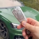 Почему водители заворачивают ключи в фольгу: ответ удивит ➤ Infotime.co