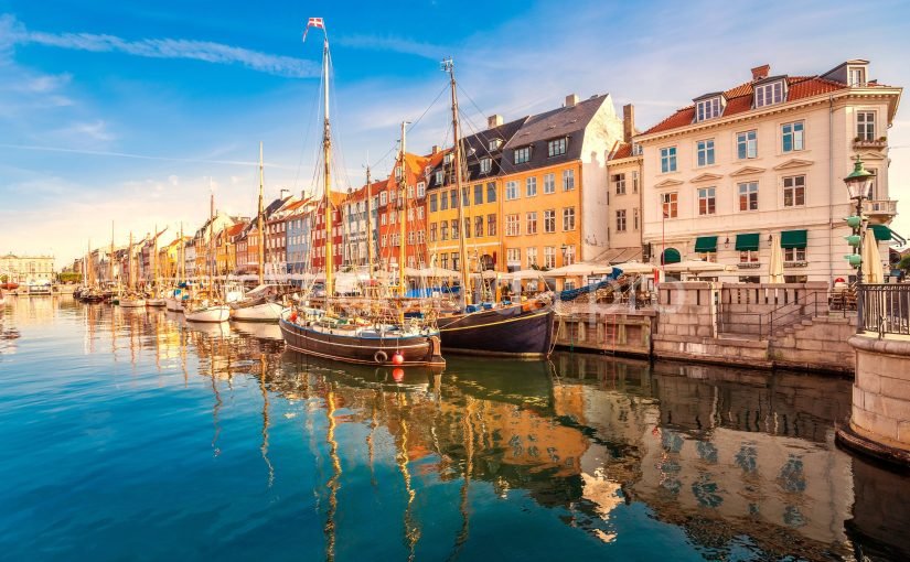 В Дании улицы освещают красным светом: зачем это нужно ➤ Infotime.co