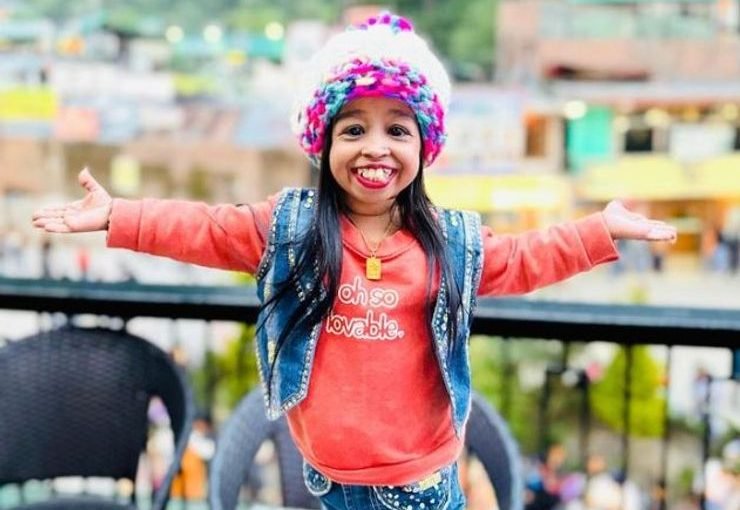 Зріст 63 см і вага 5 кг: як живе найнижча жінка у світі та чим вона займається сьогодні ➤ Infotime.co