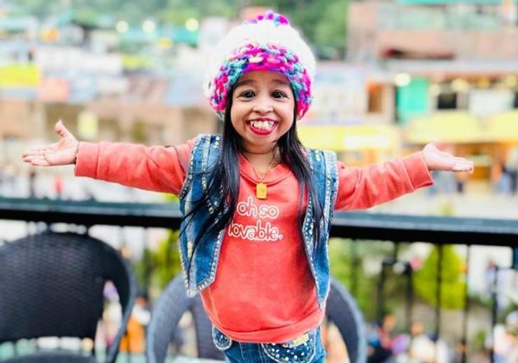 Зріст 63 см і вага 5 кг: як живе найнижча жінка у світі та чим вона займається сьогодні ➤ Infotime.co