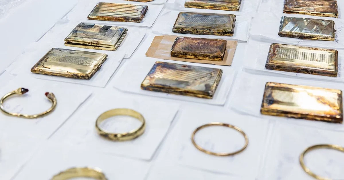 Туристи випадково знайшли скарби і стали мільйонерами