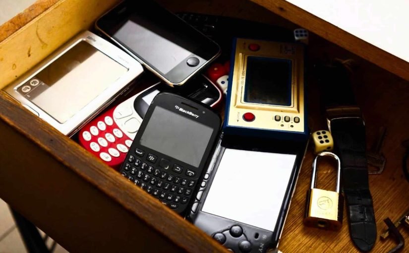Ніколи не кладіть старий телефон у шухляду: ось що може статися ➤ Infotime.co