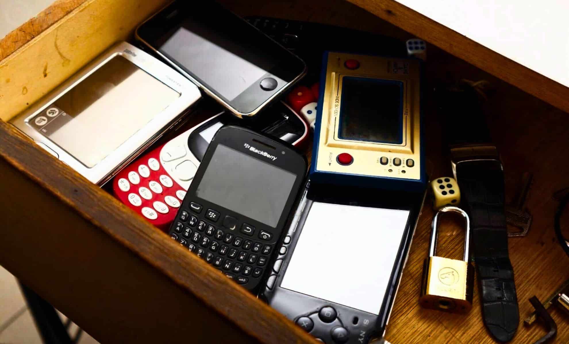 Ніколи не кладіть старий телефон у шухляду: ось що може статися ➤ Главное.net