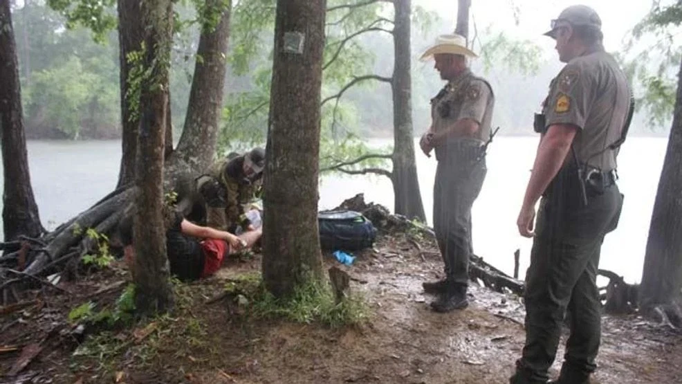 Хлопець вижив після удару блискавки та шокував вчинком (відео)