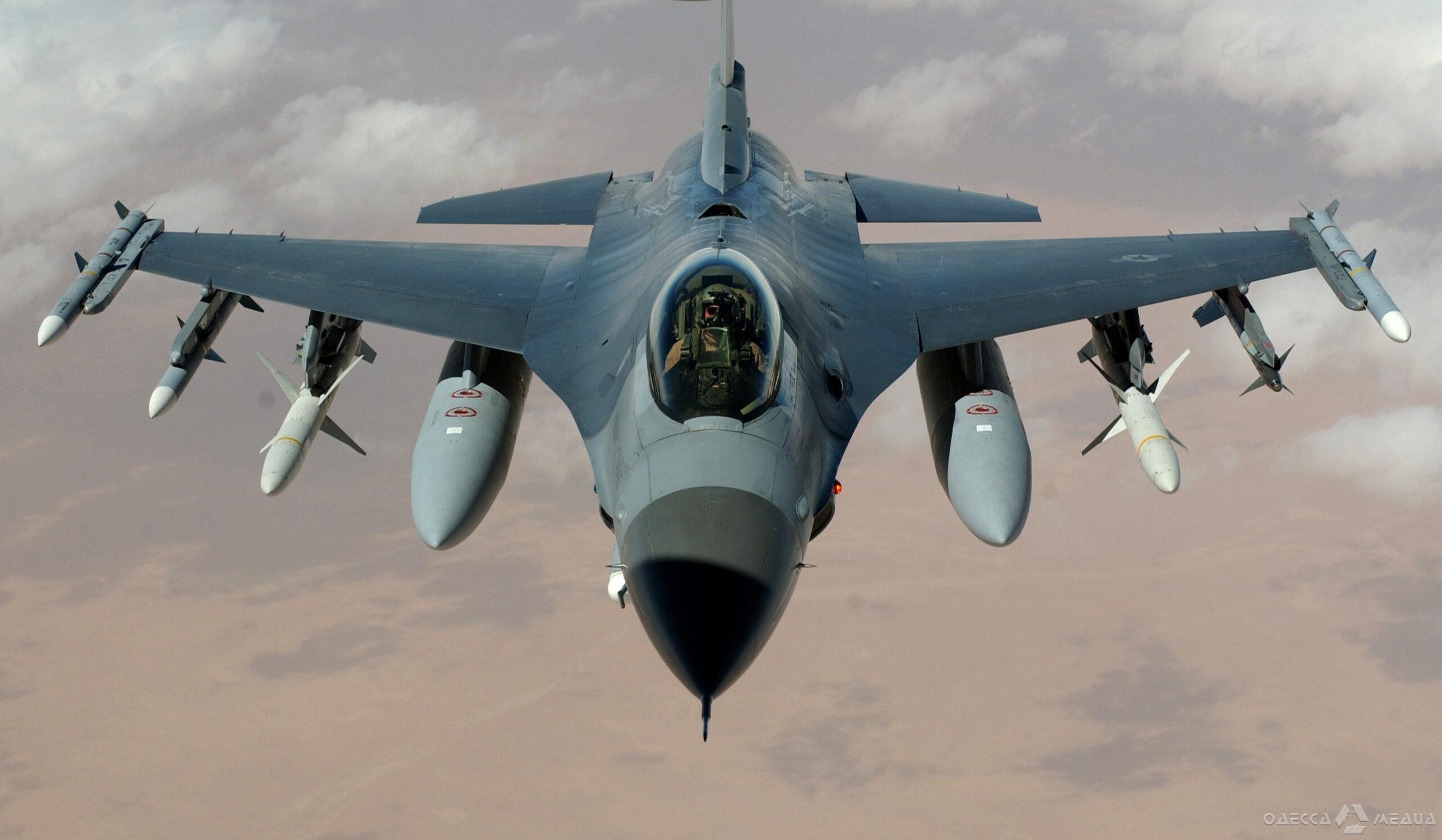 Генерал поднял F-16 ради футбольного матча и потерял должность