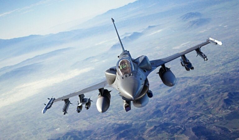 Генерал поднял F-16 ради футбольного матча и потерял должность