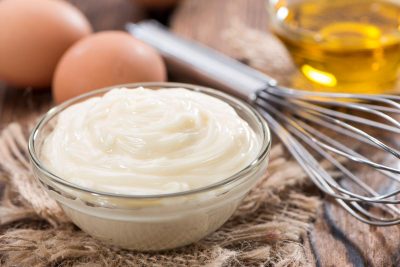 Майонез под прицелом: почему этот продукт настоящая «калорийная бомба» для сердца