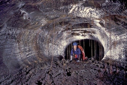 La voz que provenía de la cueva no pedía ayuda