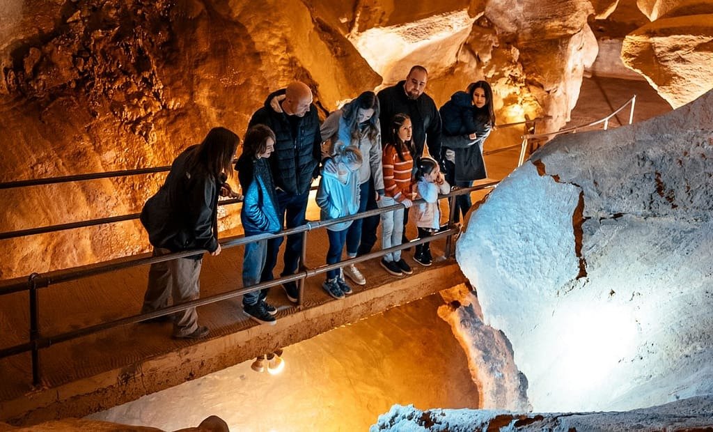 La voz que provenía de la cueva no pedía ayuda