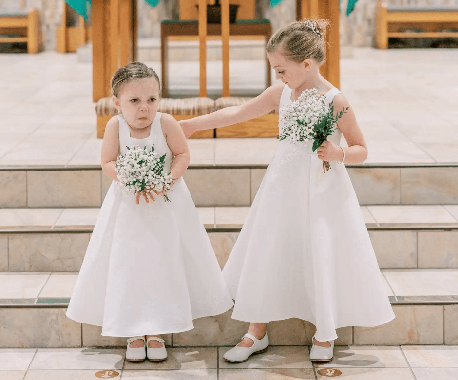 Todos miraban a los recién casados. Pero entonces la cámara enfocó a su hija