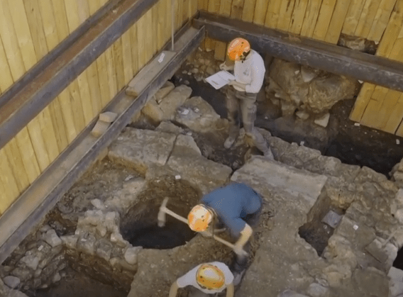 У Парижі виявили загадкові артефакти з “кодом да Вінчі”