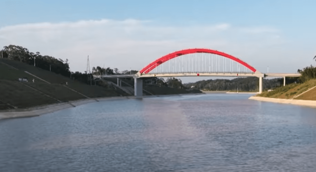 Китай завершив будівництво мегаканалу до моря, який йде через пів країни