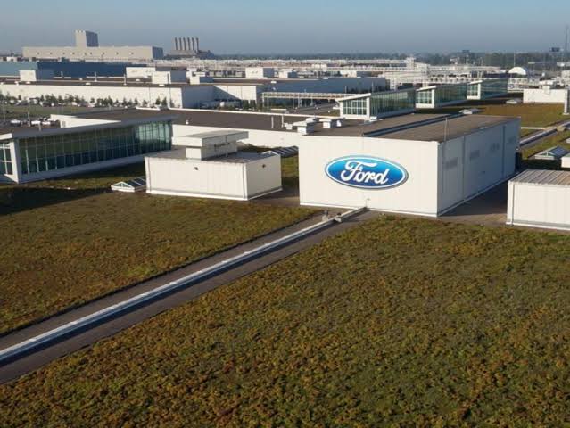 Ford звільнив працівників після впровадження ШІ, а потім визнав помилку