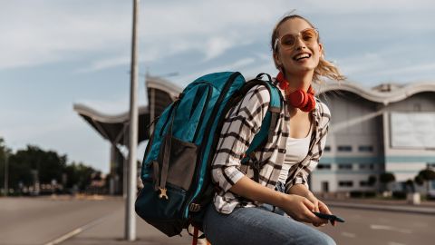 Дедалі більше туристів обирають подорожі наодинці: що їх мотивує