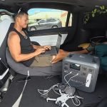 Два роки живе в Tesla замість квартири: чоловік розповів, скільки витрачає щомісяця ➤ Infotime.co