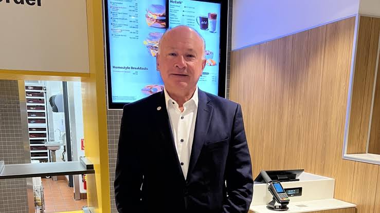 Мужчина, начавший работать в McDonald’s 50 лет назад, теперь владеет 6 ресторанами ➤ Infotime.co