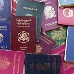 Лише троє людей у світі можуть подорожувати без звичайного паспорта: хто має цей привілей ➤ Infotime.co