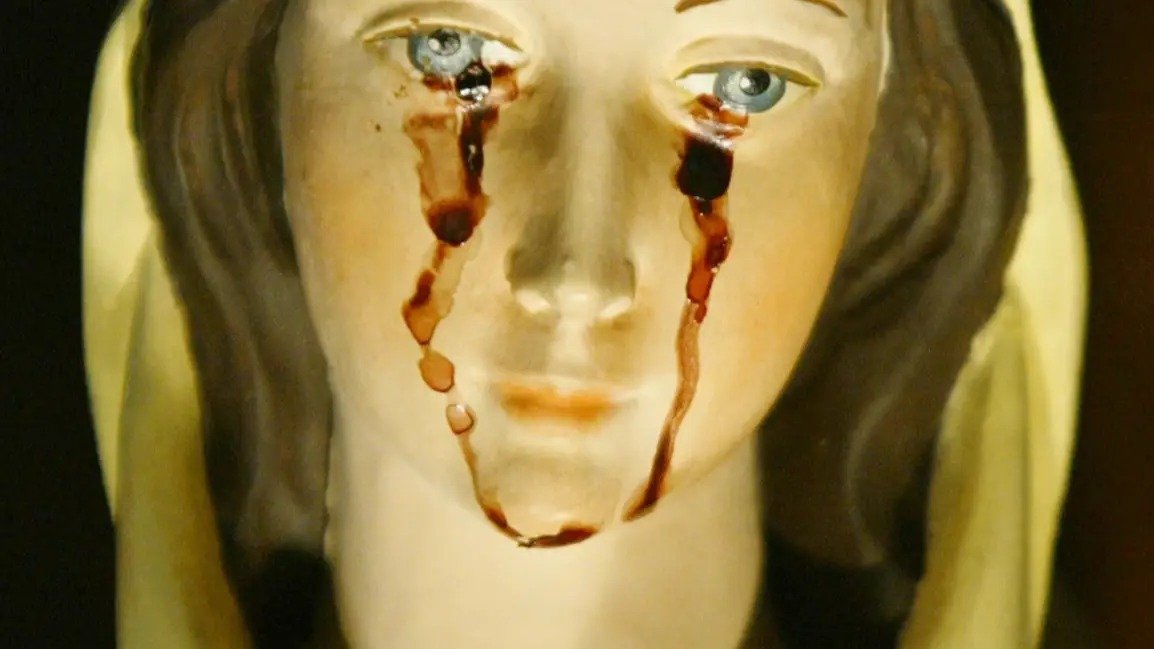 Statue der Muttergottes weint rostfarbene Tränen – Röntgenaufnahme enthüllt, was im Inneren verborgen ist