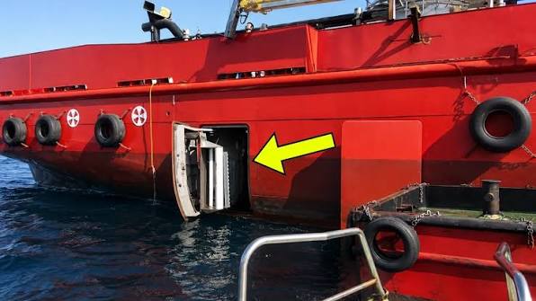 Ein Seemann entdeckt eine Geheimtür auf einem Öltanker – als er sieht, was sich dahinter verbirgt, ruft er die Polizei ➤ Infotime.co