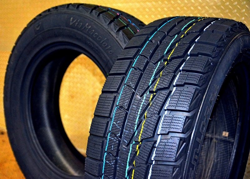 Кольорові смуги на нових автошинах: для чого їх малюють