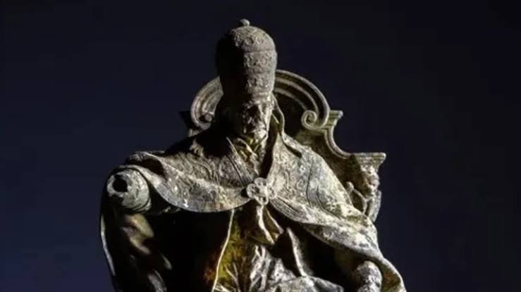 Ледь не викинули: у Британії випадково знайшли унікальну скульптуру XVIII століття (фото)